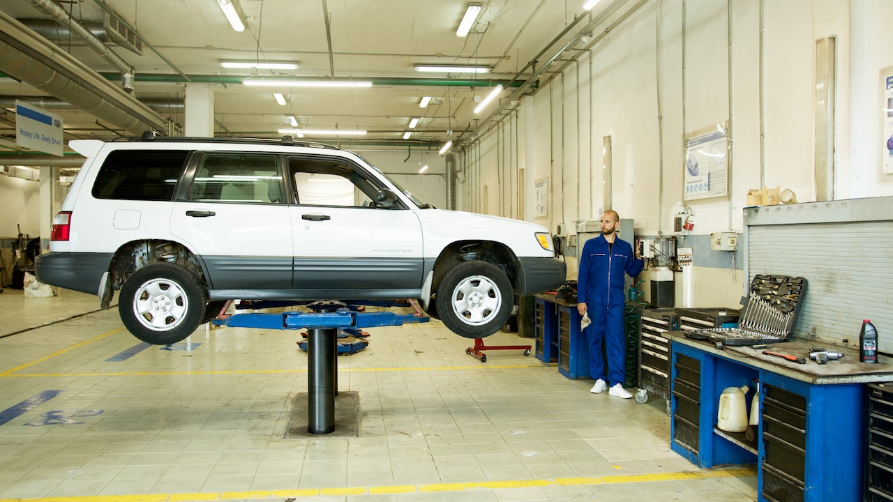Benefits of Auto Repair Services Offered by Roadside Assistance and Towing Companies